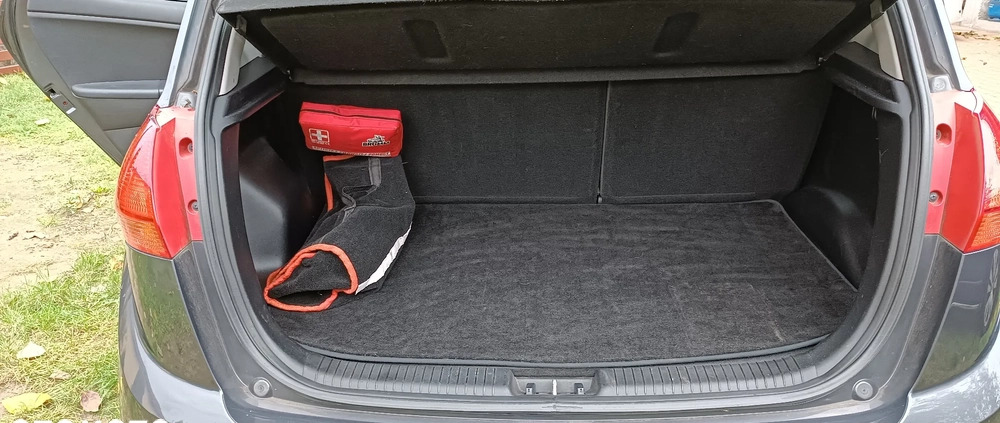 Kia Venga cena 27800 przebieg: 154000, rok produkcji 2012 z Sieradz małe 106